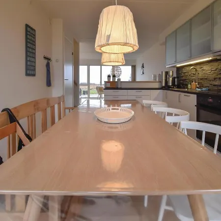 Three-bedroom Holiday In Hébergement de vacances