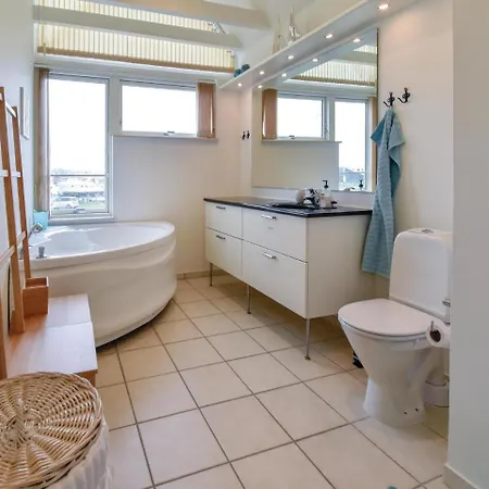 Three-bedroom Holiday In Hébergement de vacances *
